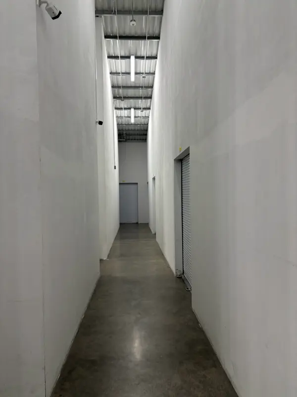 Una de las cámaras que cubren los pasillos.